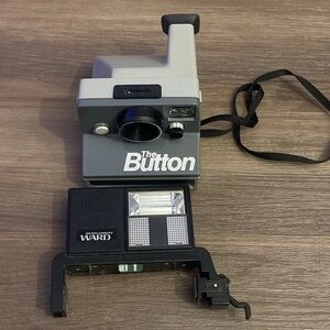 Vintage 1980 Polaroid The Button Instant Land Camera with Box Made In The USA